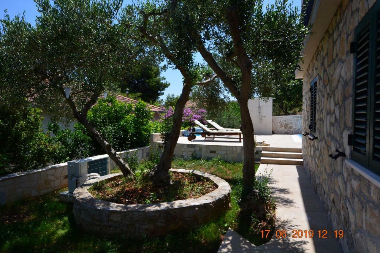 Sealodge - Luxe Villa, Private Pool, Mooring, Parking, Sea & Mountain View, At 150 M From Idyllic Private Beach Rogač Exteriér fotografie